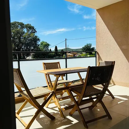 T2 Classé 3 étoiles Avec Piscine Et Climatisation Les Mimosas Le Lavandou Appartement *